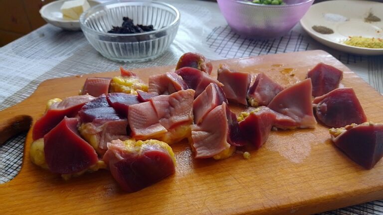 Неймовірні тушені курячі шлунки з овочами