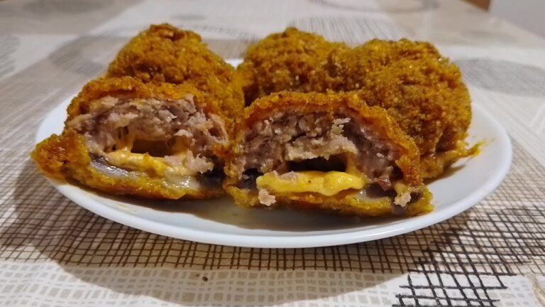 Нереально смачні боли з шампіньйонами, сиром та фаршем. Фаршировані шампіньйони