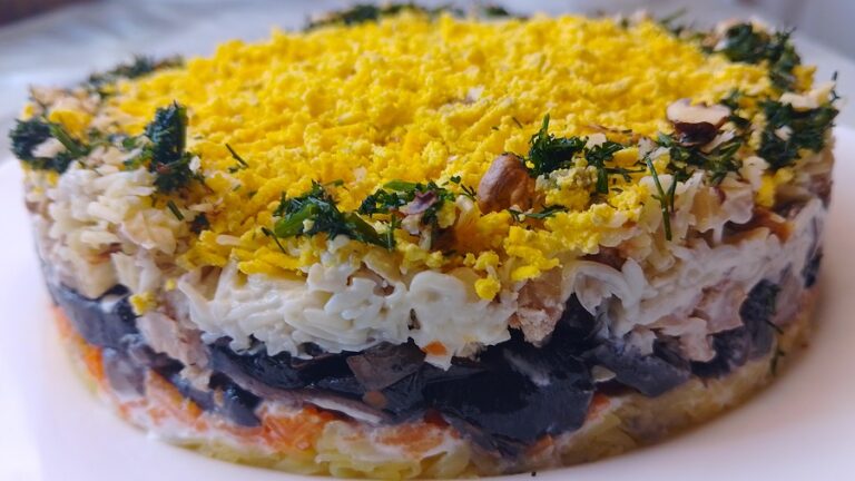 Сонечко салат з шампіньйонами, курячим філе та твердим сиром – Нереальна смакота!