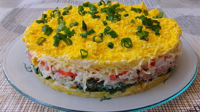 Аристократ! Салат з крабових паличок та тунцем, сиром і овочами