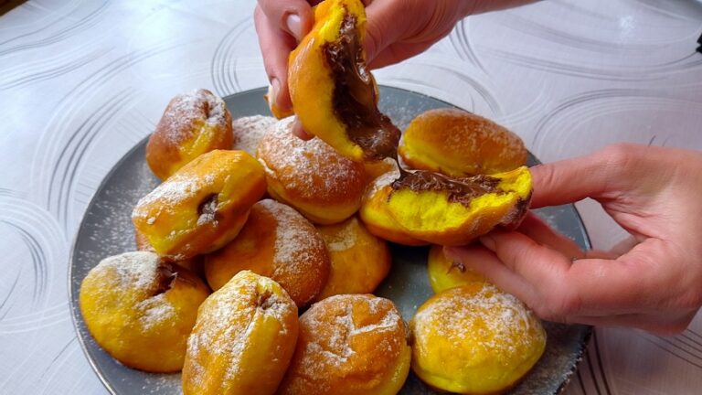 Пончики з начинкою із Nutella