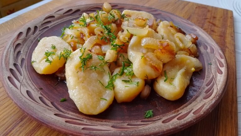 Галушки рецепт з засмажкою та шкварками